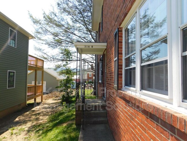 Building Photo - 316 Walnut Ave