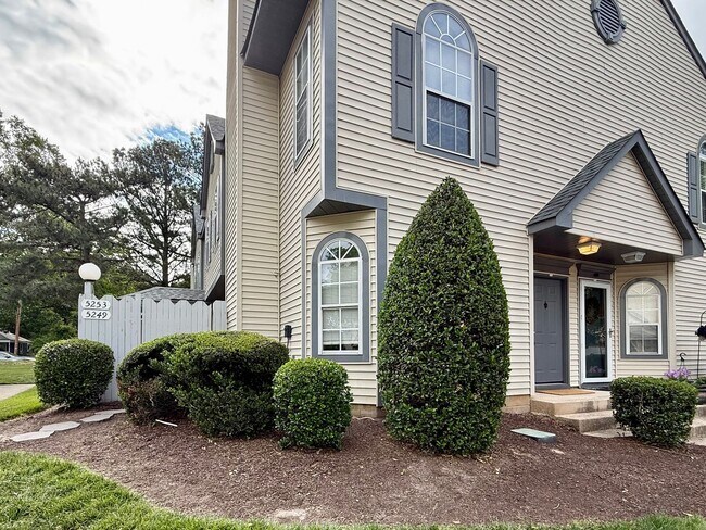 Foto del edificio - Bright and spacious 2 bed, 2.5 bath condo in the heart of Virginia Beach!