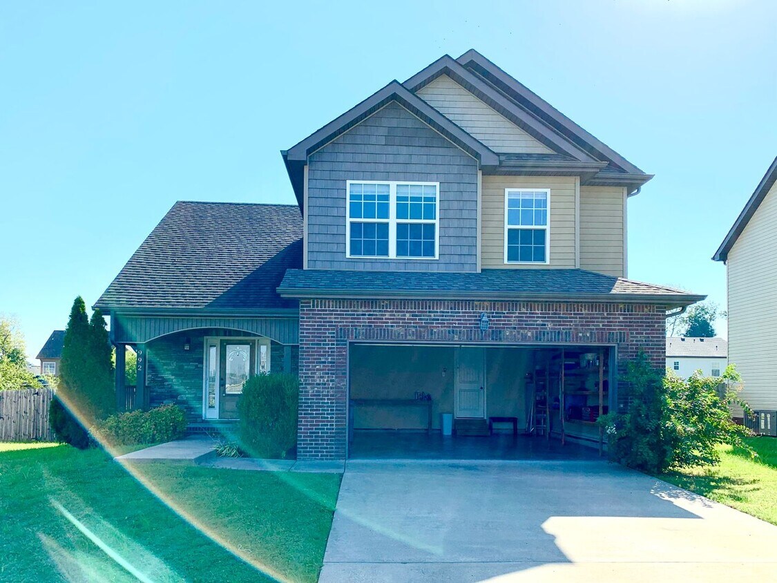 Foto principal - 992 Dwight Eisenhower Way