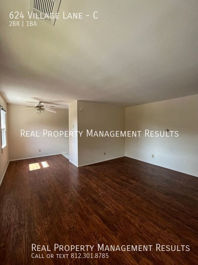 Foto del edificio - 624 Village Ln