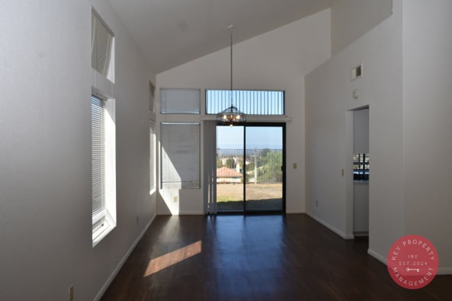 Building Photo - For Rent – Spacious 3 Bedroom, 2.5 Bath Ho...