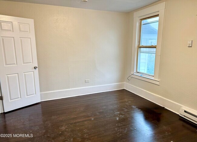 Building Photo - 1107 Grand Ave