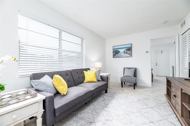 Foto del edificio - 805 NE 23rd Dr