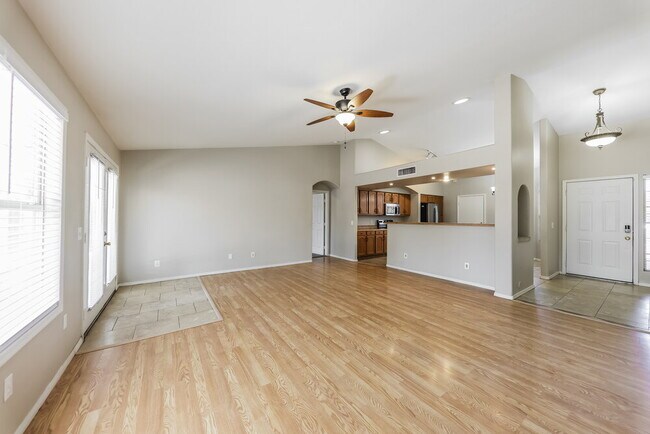 Foto del edificio - 743 W Sherri Dr