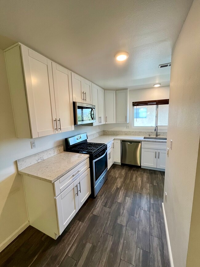 Building Photo - 4265 Mesa Vista Way