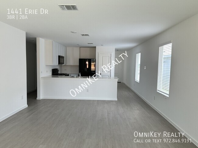 Building Photo - 1441 Erie Dr