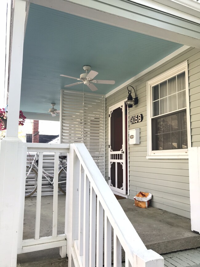 Building Photo - 905 Rosehill Ave