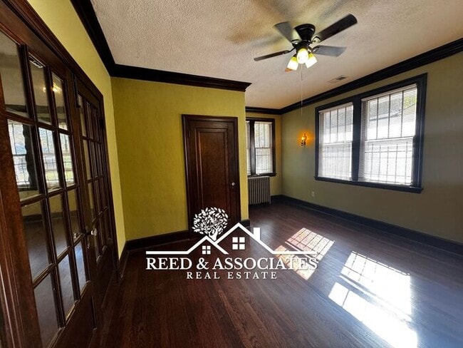 Building Photo - Spacious: 3 Bedroom in Midtown!