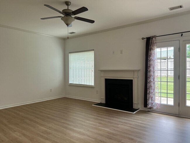 Foto del edificio - Gorgeous 3/2.5 End Unit Condo in Simpsonvi...