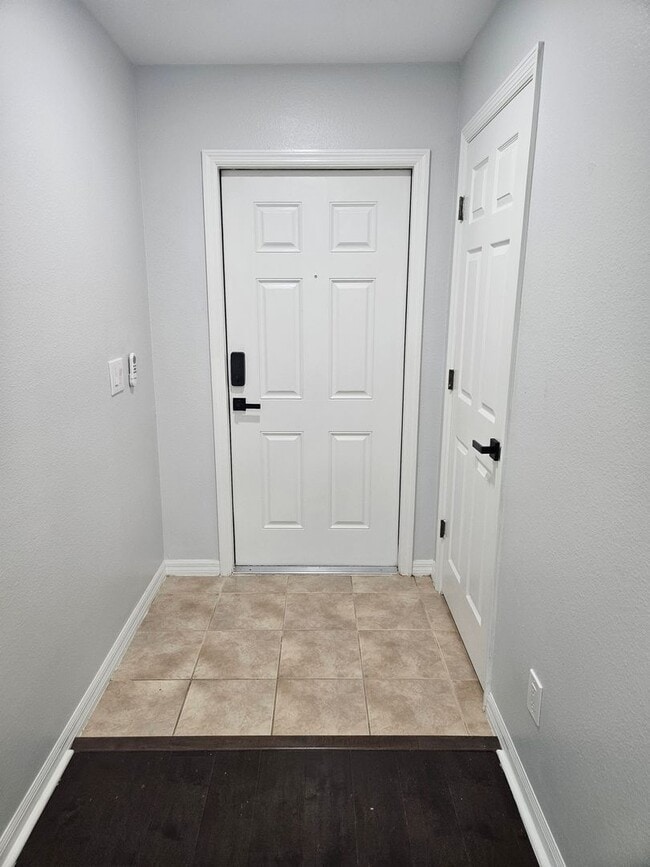 Foto del edificio - Stunning Fully Renovated Townhouse for rent in Land O' Lakes – Your Dream Home Awaits!