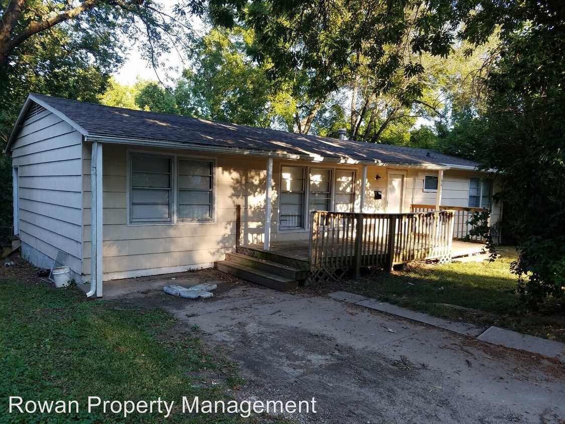 Primary Photo - 10011 Belmont Ave