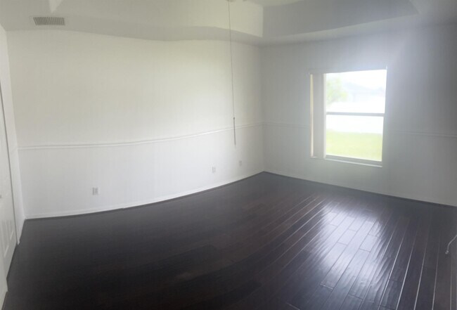 Building Photo - 2725 Chiquita Blvd S
