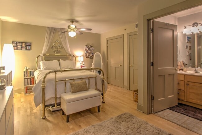 Foto del edificio - 1st Floor 1Bed/1Bath ALL Electric with W/D...