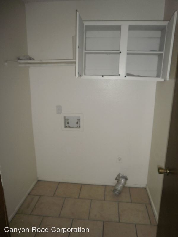 Foto del edificio - 320 Falcon Ct