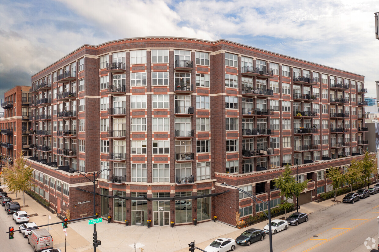 Primary Photo - West Loop Gate