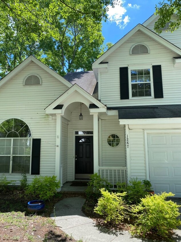 Primary Photo - 3 bedroom, 2.5 bathroom home in Sweetgrass...
