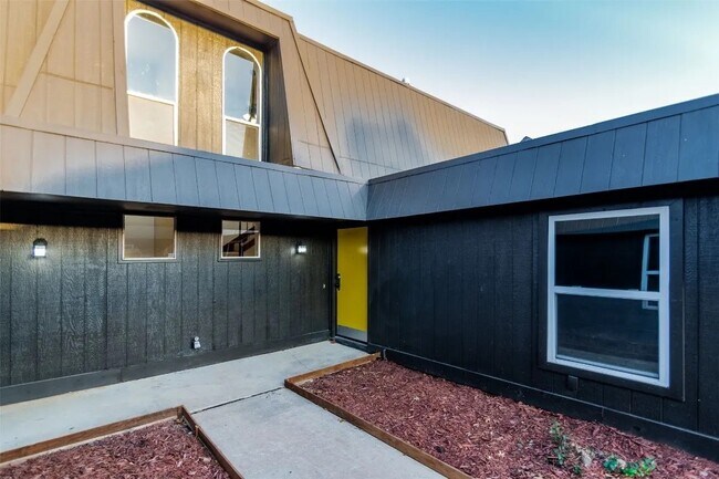 Photo - 9328 Lansbrook Ln House