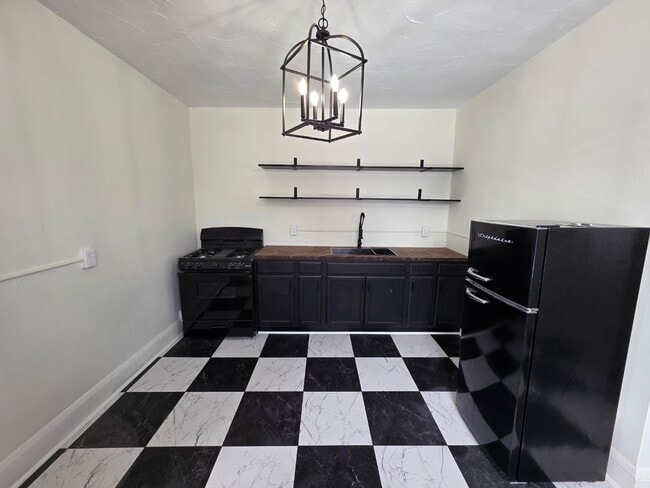 Building Photo - 126 Dawes Ave