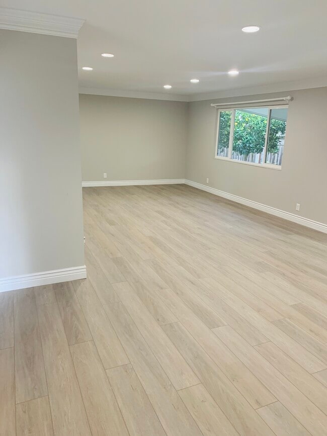 Building Photo - 501 Amherst Ct