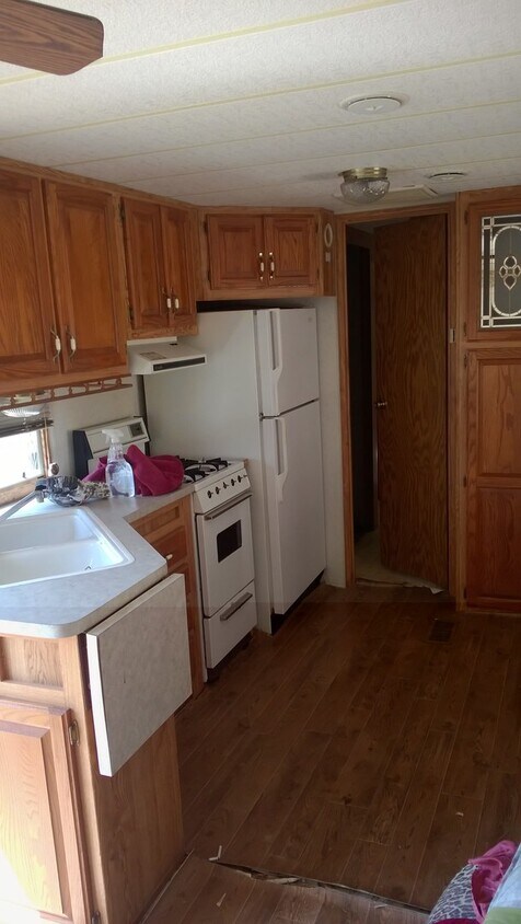 Foto principal - ROCKPORT, IL - Cottage Approx. 2 Acres In ...