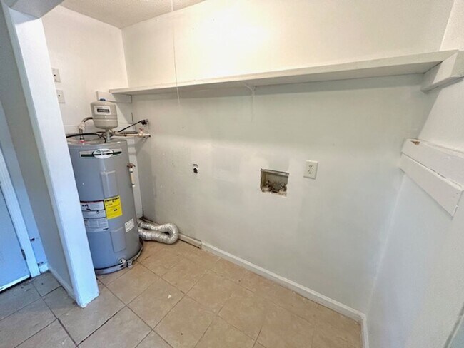 Foto del edificio - 3902 Buttercup Dr SW