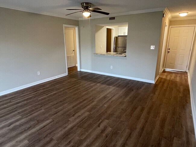 Foto del edificio - UPDATED 3-Bedroom