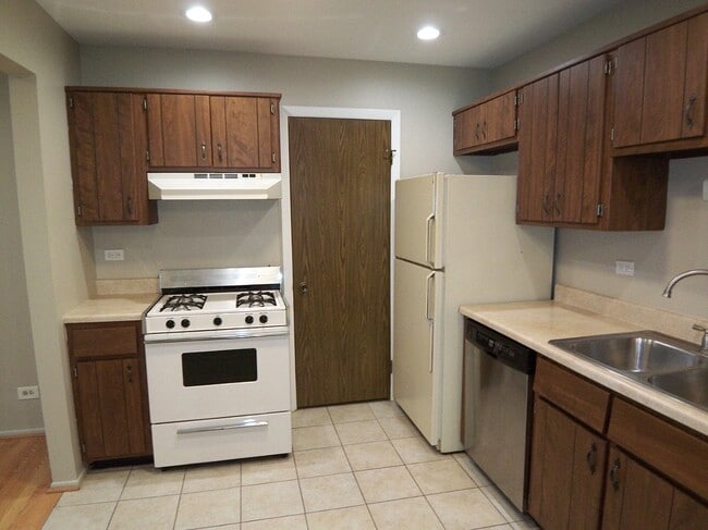 Building Photo - 1546 Williamsburg Dr