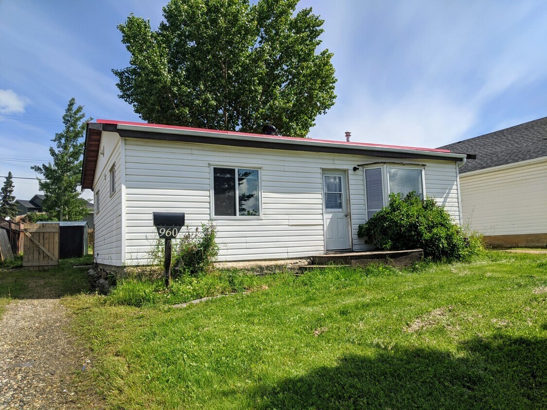 960 Cornwall Crescent, Dawson Creek, BC V1G 1N9 House for Rent in