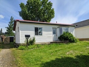 Building Photo - 960 Cornwall Crescent