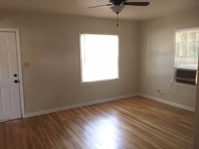 Foto del edificio - **Reserve NOW for SUMMER 2026** House Near 6th & Ivy