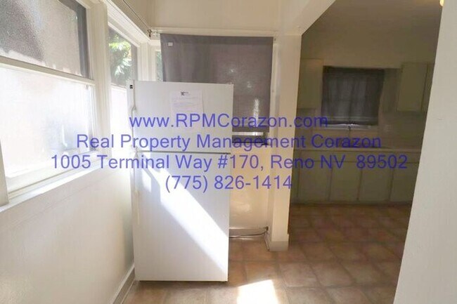 Building Photo - 256 Thoma St