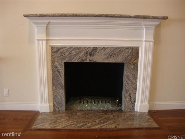 Building Photo - 4 br, 3.5 bath House - 4900 HAYVENHURST AVE.
