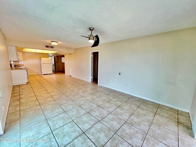 Building Photo - 5000 Ocean Beach Blvd