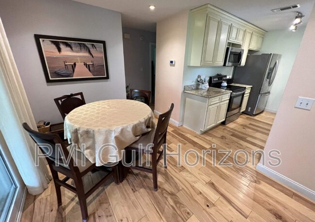 Foto del edificio - 4827 Birchwood Pl