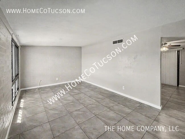 Building Photo - 410 W Calle Antonia