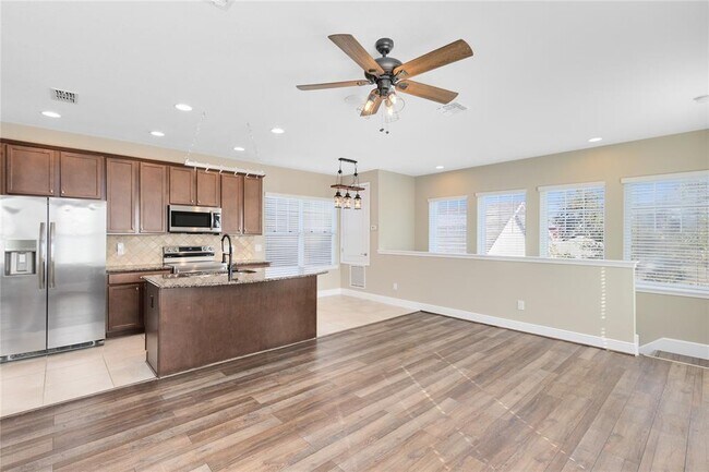 Foto del edificio - 13787 Eliot Avenue