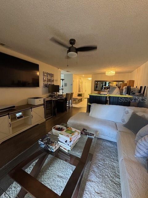 Foto del edificio - 7650 Sugar Bend Dr