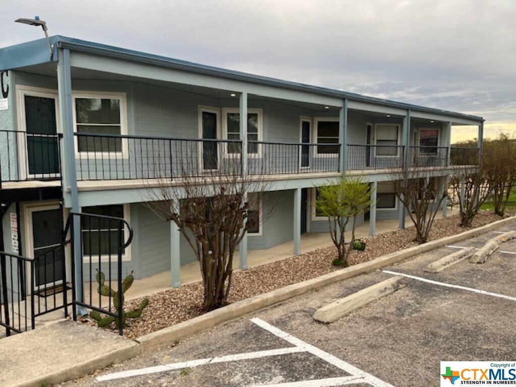 943 Parkview Dr Unit C3, Canyon Lake, TX 78133 Condo for Rent in