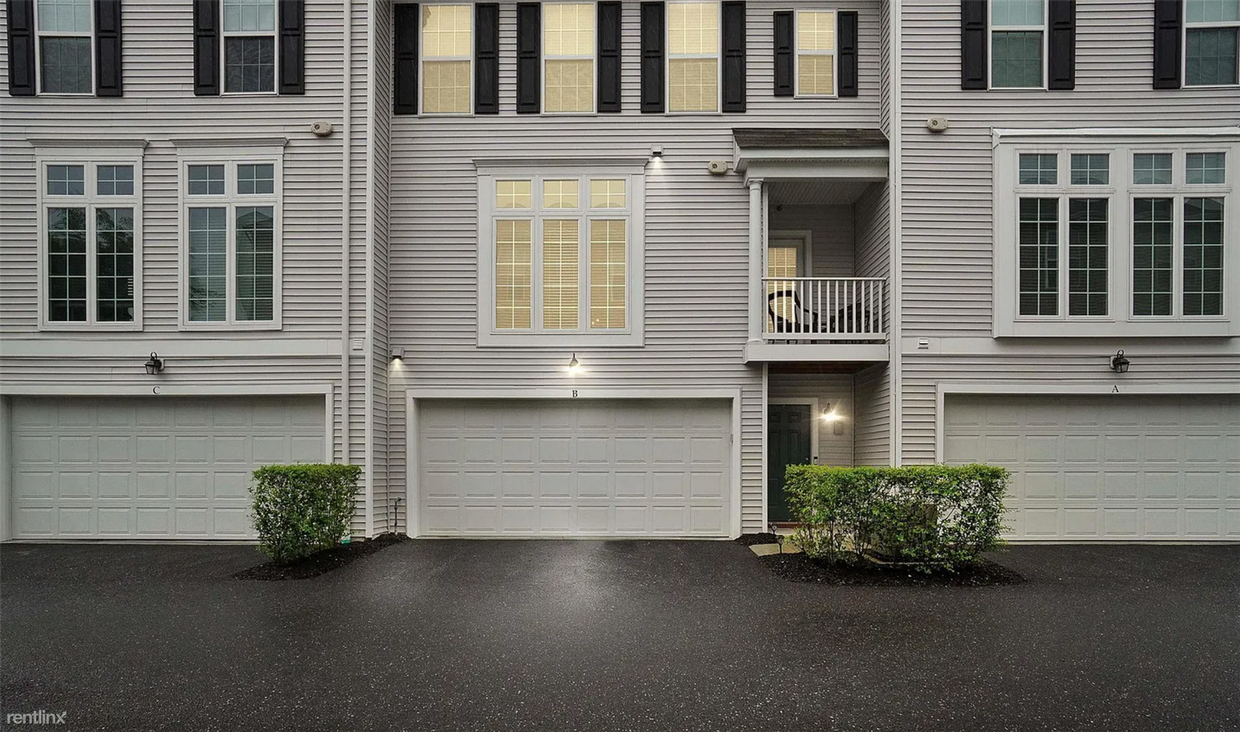 Foto principal - 2 br, 1.5 bath Townhome - 3005 Meridian Co...