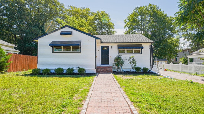 Building Photo - 25 Oakleaf Dr