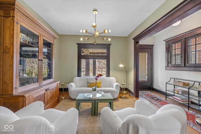 Building Photo - 963 Woodruff Pl W Dr