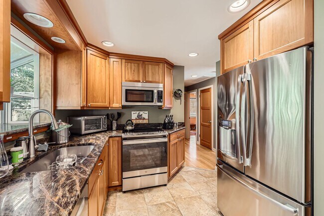 Building Photo - Charming Seattle Home in Seattle's Wedgwood Neighborhood - Furnished