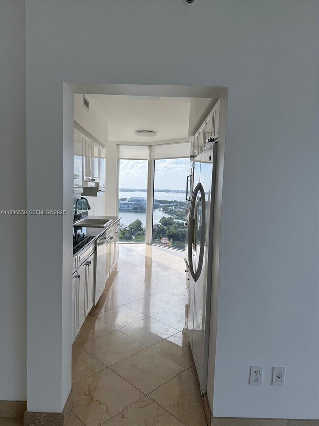 Foto del edificio - 4775 Collins Ave