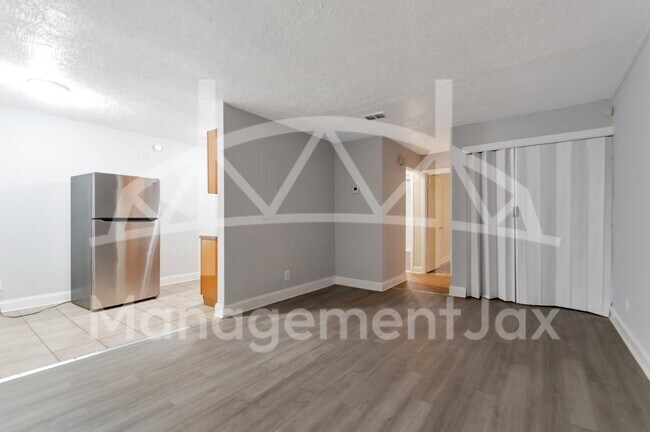 Foto del edificio - 4417 Ken Knight Dr N