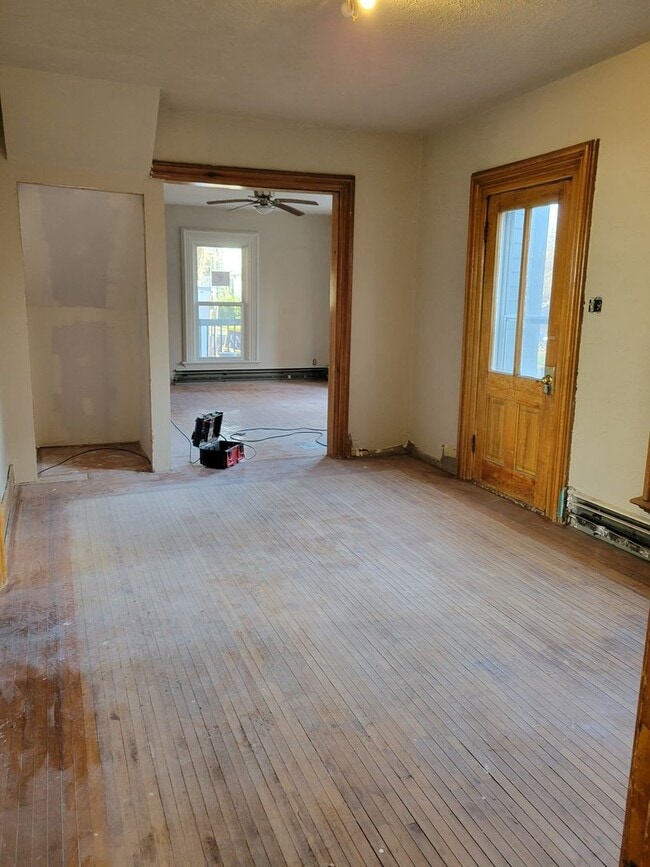 Foto del edificio - Single Family - 5 Bedroom