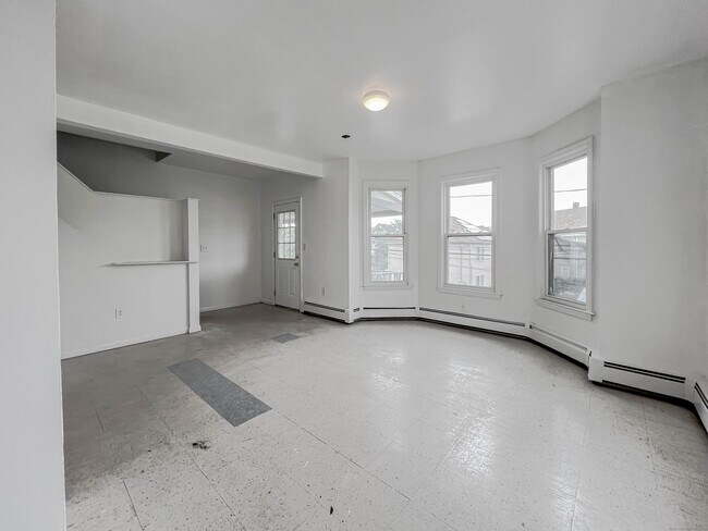 Building Photo - 193 Hanover St