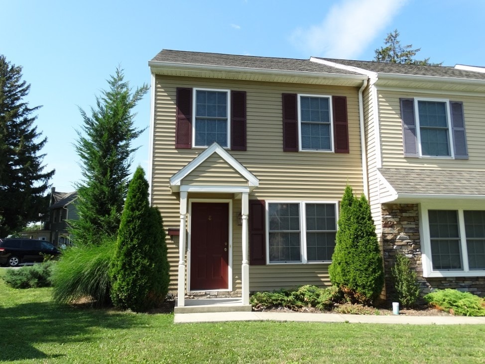 8 School Dr, Leola, PA 17540 Townhome Rentals in Leola PA