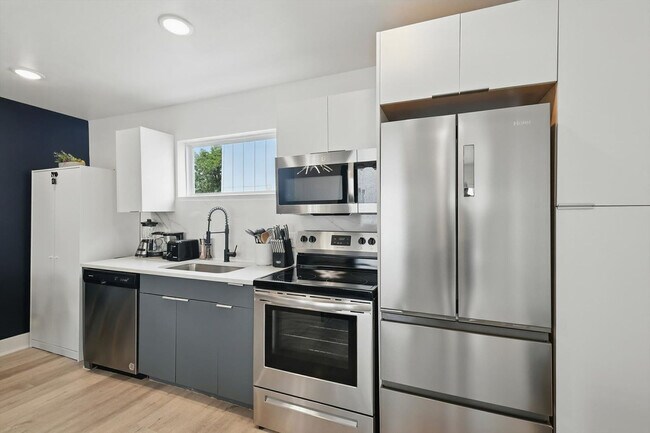 Building Photo - 4416 San Jacinto St
