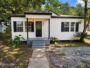 Building Photo - 303 Thelma Dr