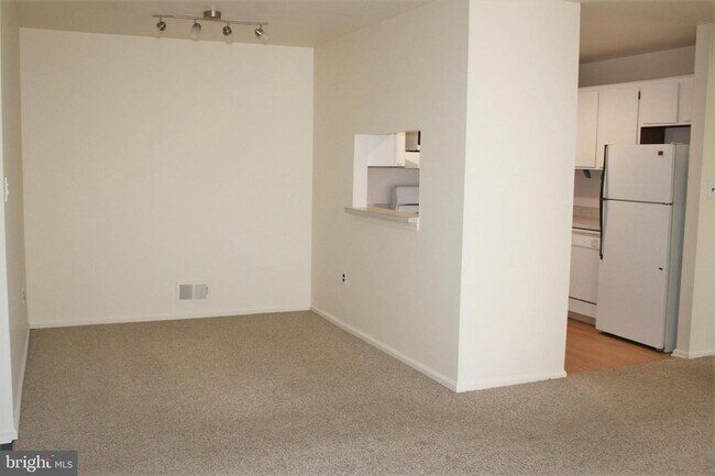 Foto del edificio - 38 Juniper Ct
